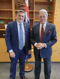 NZ Minister of Foreign Affairs Winston Peters (right)